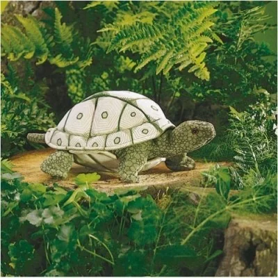 Marionnette à main Tortue dans la nature Marionnette à main Tortue dans la nature