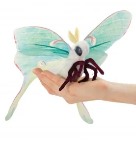 Marioneta de dedo em forma de borboleta e lua da marca Folkmanis, colocada numa mão