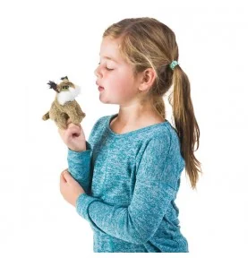 Jeune fille jouant avec Marionnette mini lynx signée Folkmanis